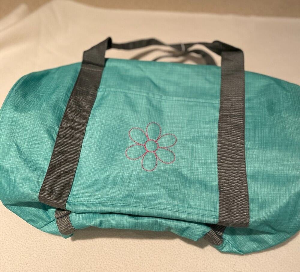NWOT Thirty-One Junior Rec Duffle Bag Turquoise Cross Pop